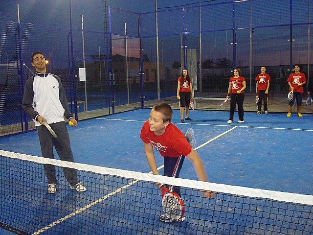 Jugar al tenis en edad adolescente. Escuelas de tenis Ebone Murcia